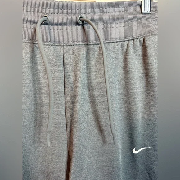 Nike Therma-Fit Fleece Lined Gray Joggers Woman’s Size Small - Picture 2 of 8